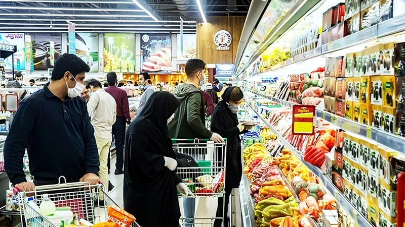 إيران تعلن عن تخفيضات واسعة في الضرائب المفروضة على الأصناف التجارية